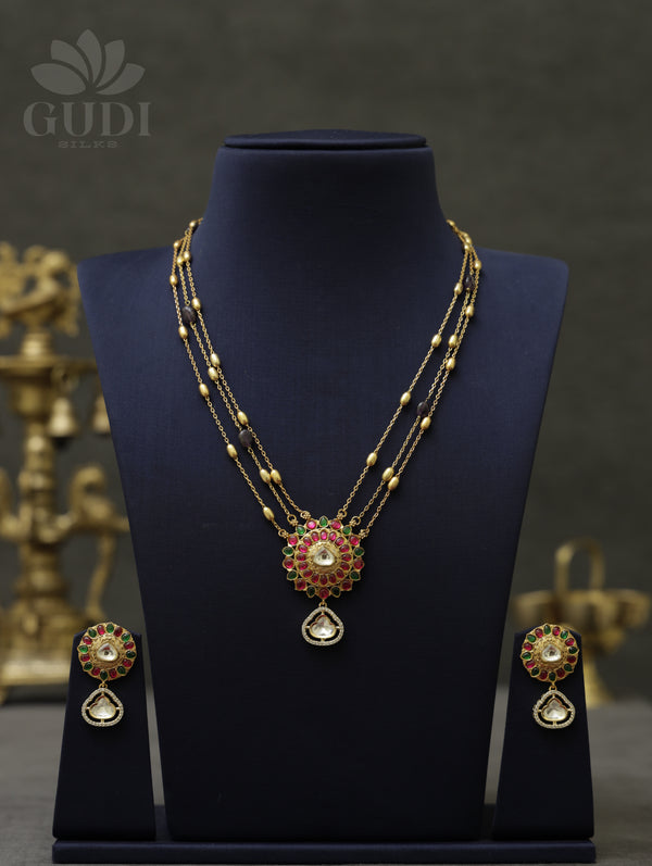 Red and green uncut Kundan Drop pendant set