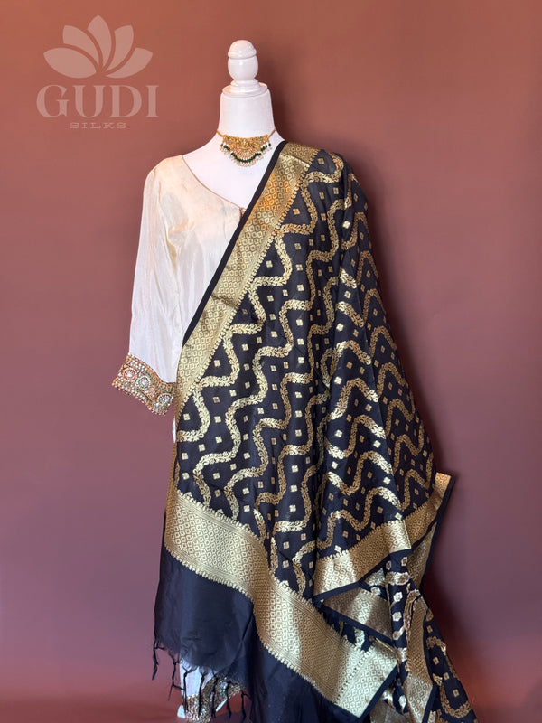 Black silk banarasi duppatta