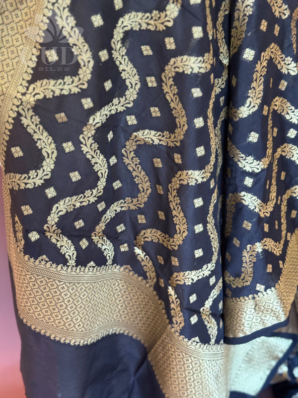 Black silk banarasi duppatta