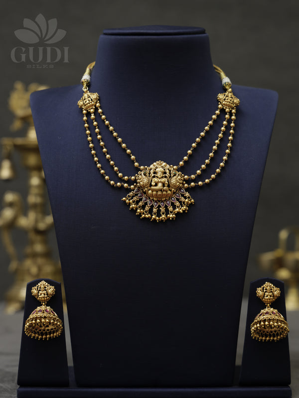Antique short Necklace